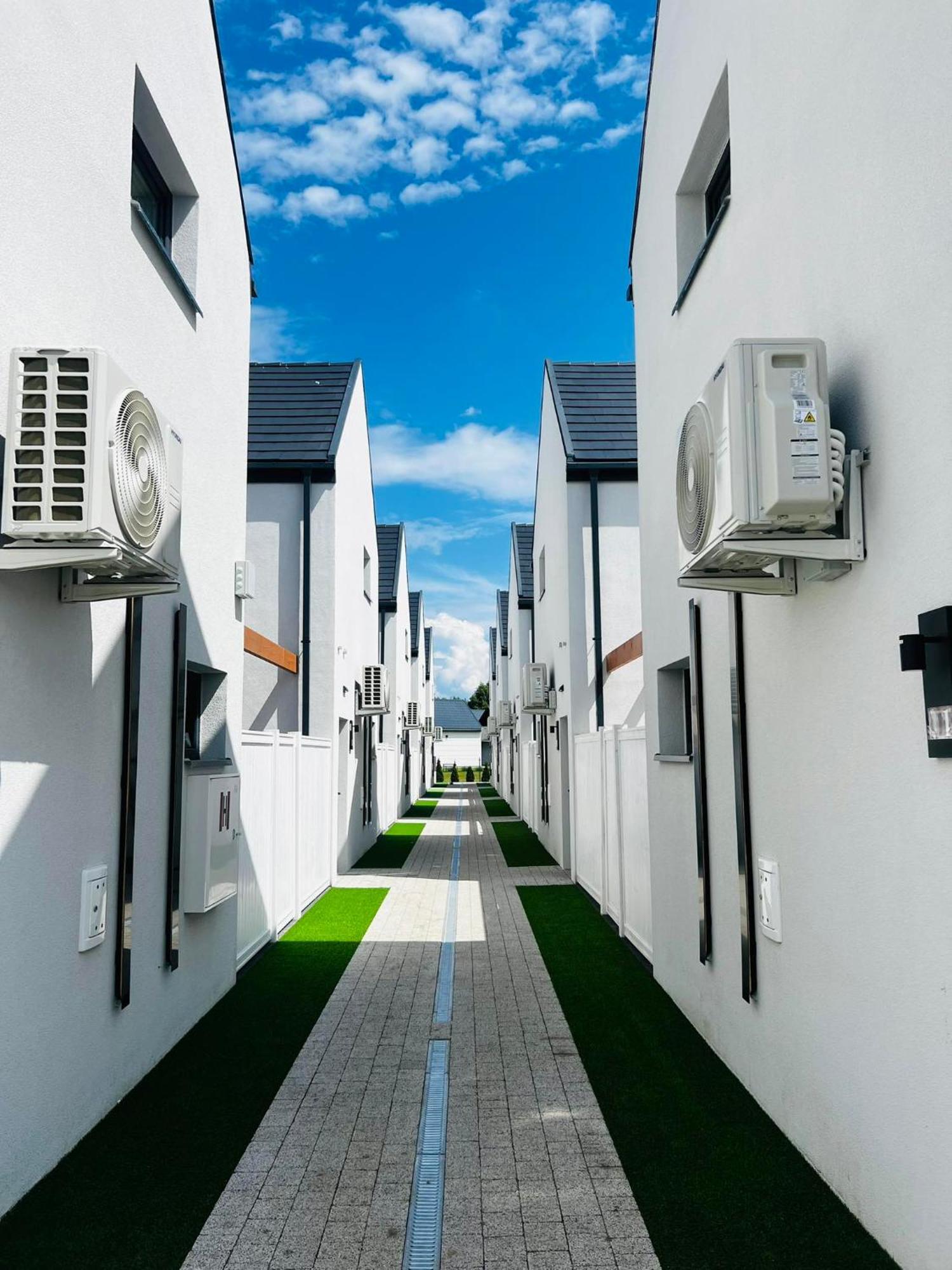 Olivina Park Spa - Domki Z Dostepem Do Krytego Basenu, Saun, Wyzywienia I Atrakcji Dla Dzieci Niechorze Exterior foto